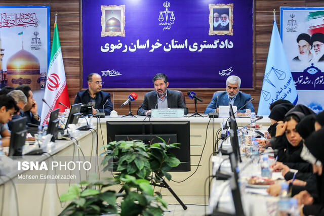 علت پلمب پل هوایی و جمع‌آوری فضای پیاده‌رو واحدهای صنفی در مشهد