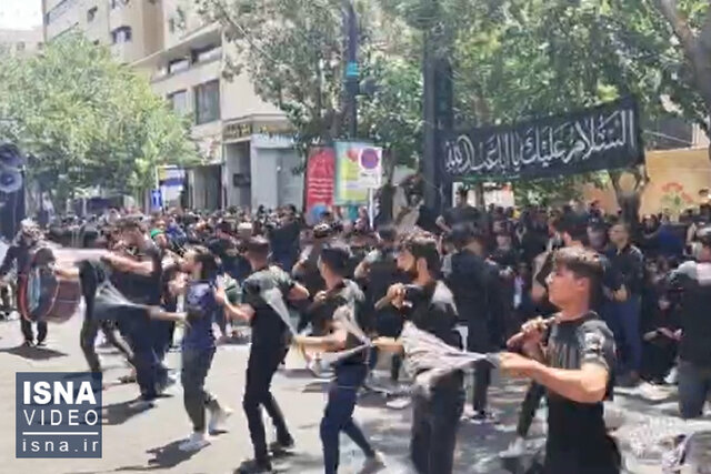 ویدیو / حضور گسترده جوانان و نوجوانان مشهدی در مراسم عاشورای حسینی