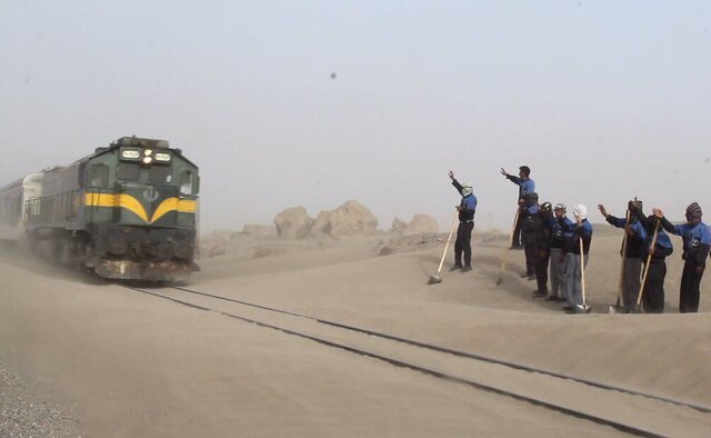 لغو حرکت قطار مسافربری مشهد- سرخس و برعکس به دلیل هجوم ریزگردها