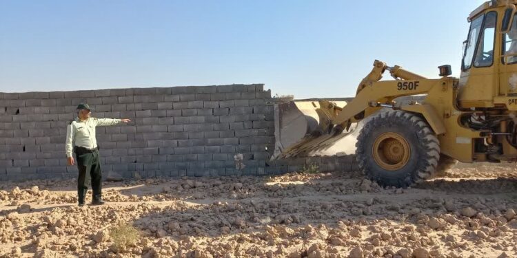 قلع و قمع و اجرای دستورات قضایی اعمال تبصره ۲ ماده ۱۰ در پهنه ۴۲۰ هکتاری شهرستان مشهد