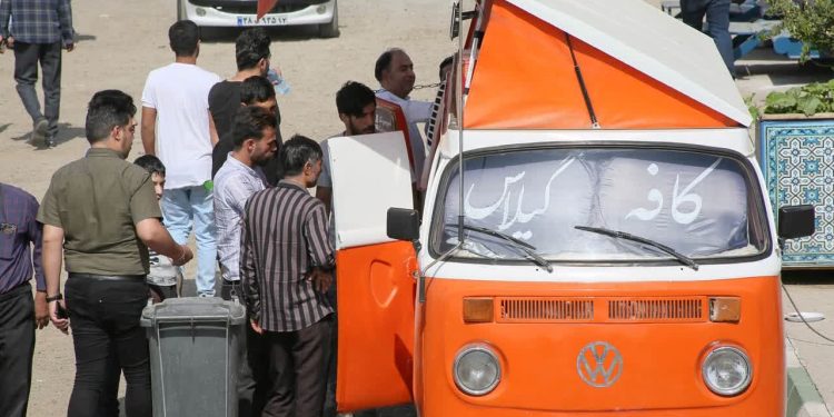 دنیای آهن و آدم در بازار خودرو مشهد