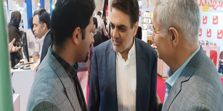 نمایشگاه هفته پژوهش فرصتی مناسب به منظور ارائه توانمندی ها و مسیری مطمئن جهت ارائه طرح های پژوهشی استان