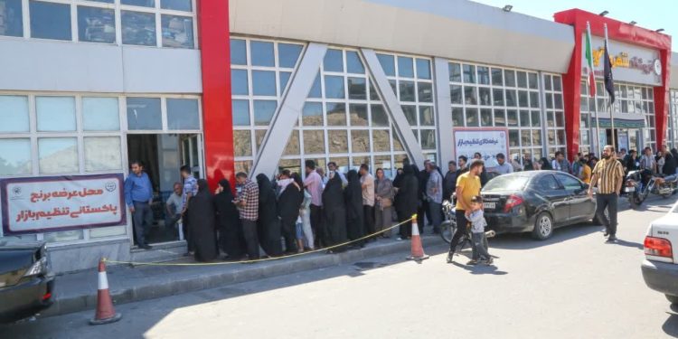 اعتماد فرمانداری مشهد به فروشگاه‌های شهرما؛ موج استقبال شهروندان از عرضه مستقیم برنج تنظیم بازار