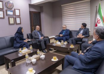 همکاری شرکت گردشگری بیمه ایران با شرکت نمایشگاه‌های بین‌المللی مشهد و هتل آبان در زمینه توسعه گردشگری