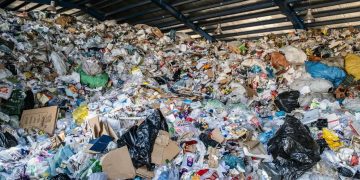 جمع آوری روزانه بیش از 34 تن ضایعات پلاستیک در مشهد