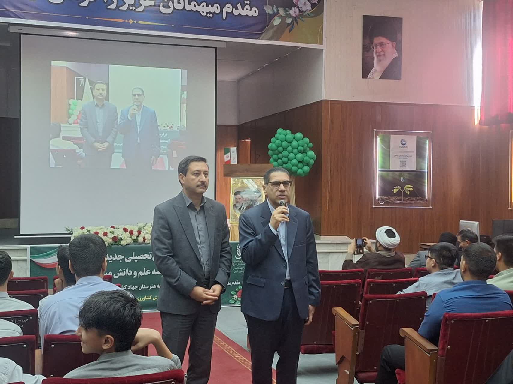 رئیس مرکز تحقیقات و آموزش کشاورزی و منابع طبیعی خراسان رضوی خبر داد:  آیین سراسری و برخط بازگشایی هنرستان‌های کشاورزی