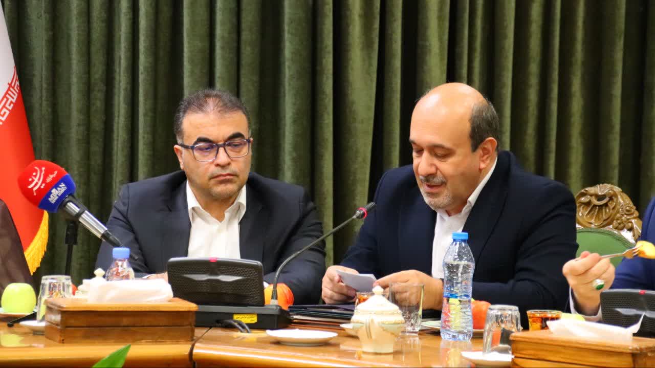 آئین تحویل و رونمایی ۱۲۵۰۰ برگ سند مالکیت دولتی و اراضی وقفی در خراسان رضوی