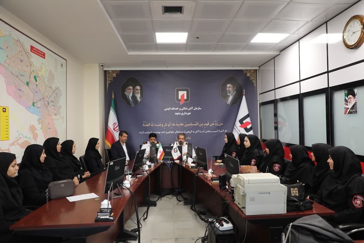 آغاز به کار ۲۱ بانوی آتش‌نشان در سازمان آتش‌نشانی مشهد از امروز ۱۸ مهرماه